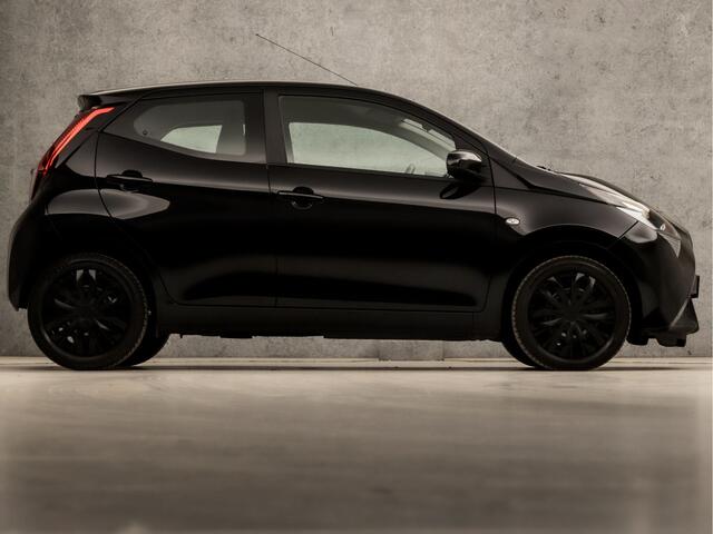 Toyota AYGO 1.0 VVT-i x-play limited (APPLE CARPLAY, NAVIGATIE, CAMERA, CRUISE, SPORTSTOELEN, XENON, BLUETOOTH, NIEUWSTAAT)