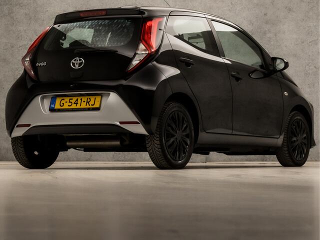 Toyota AYGO 1.0 VVT-i x-play limited (APPLE CARPLAY, NAVIGATIE, CAMERA, CRUISE, SPORTSTOELEN, XENON, BLUETOOTH, NIEUWSTAAT)