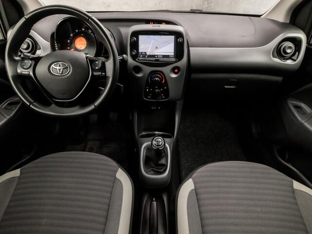 Toyota AYGO 1.0 VVT-i x-play limited (APPLE CARPLAY, NAVIGATIE, CAMERA, CRUISE, SPORTSTOELEN, XENON, BLUETOOTH, NIEUWSTAAT)