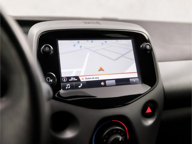 Toyota AYGO 1.0 VVT-i x-play limited (APPLE CARPLAY, NAVIGATIE, CAMERA, CRUISE, SPORTSTOELEN, XENON, BLUETOOTH, NIEUWSTAAT)