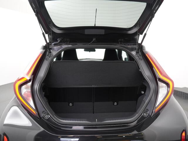 Toyota AYGO X 1.0 VVT-i MT Premium - L.M Velgen - Metallic - 5DRS -
