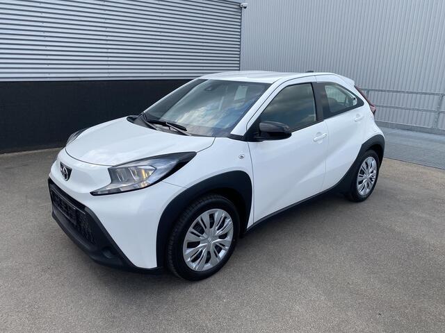 Toyota AYGO X 1.0 VVT-i S-CVT Play Automaat, BTW-auto! Achteruitrij camera, adaptieve cruise control, start/stop systeem, Apple CarPlay/Android Auto, airconditioning, buitenspiegels elektr. verstelbaar