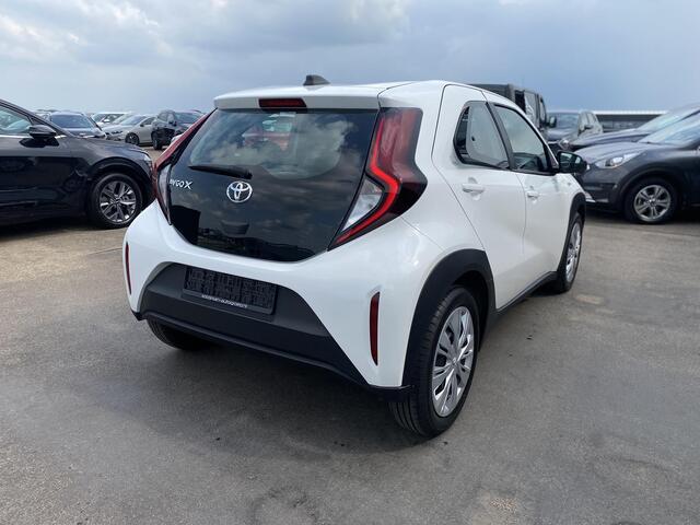 Toyota AYGO X 1.0 VVT-i S-CVT Play Automaat, BTW-auto! Achteruitrij camera, adaptieve cruise control, start/stop systeem, Apple CarPlay/Android Auto, airconditioning, buitenspiegels elektr. verstelbaar