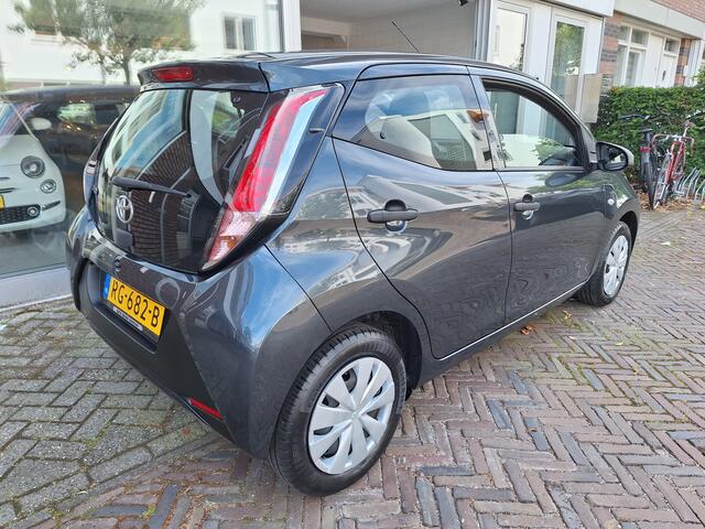 Toyota AYGO 1.0 VVT-i X-Fun 5Drs /66.000 Km/Airco/Bluetooth/Led/Garantie