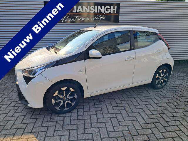 Toyota AYGO 1.0 VVT-i x-play Automaat met 14.079 km!!!! RIJKLAARPRIJS INCL 12 MAANDEN GARANTIE EN BEURT