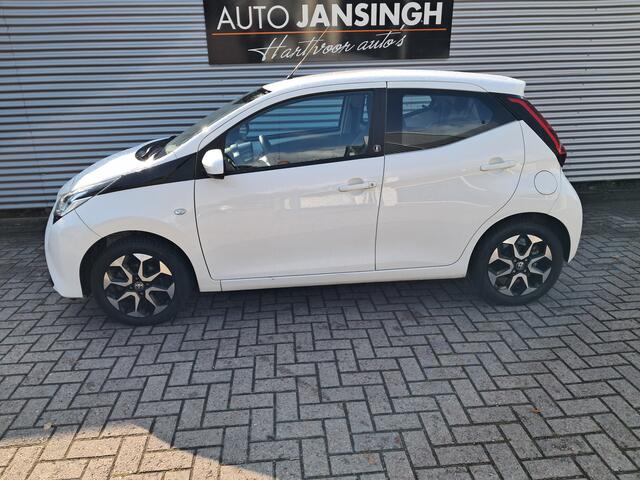 Toyota AYGO 1.0 VVT-i x-play Automaat met 14.079 km!!!! RIJKLAARPRIJS INCL 12 MAANDEN GARANTIE EN BEURT