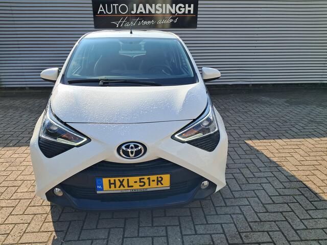 Toyota AYGO 1.0 VVT-i x-play Automaat met 14.079 km!!!! RIJKLAARPRIJS INCL 12 MAANDEN GARANTIE EN BEURT