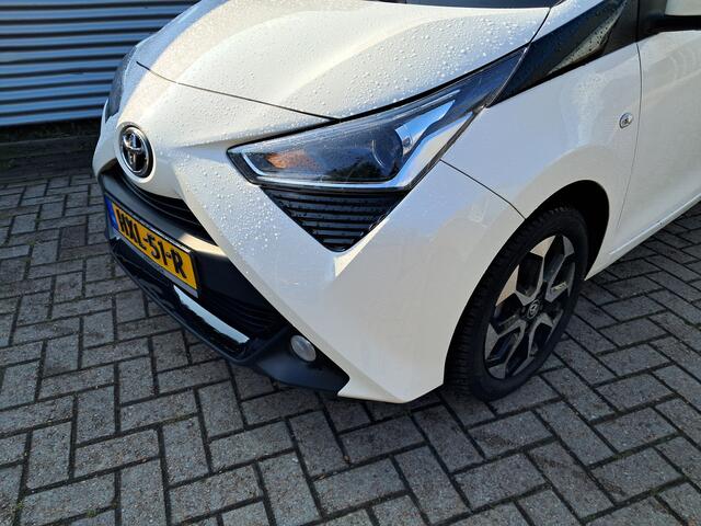 Toyota AYGO 1.0 VVT-i x-play Automaat met 14.079 km!!!! RIJKLAARPRIJS INCL 12 MAANDEN GARANTIE EN BEURT