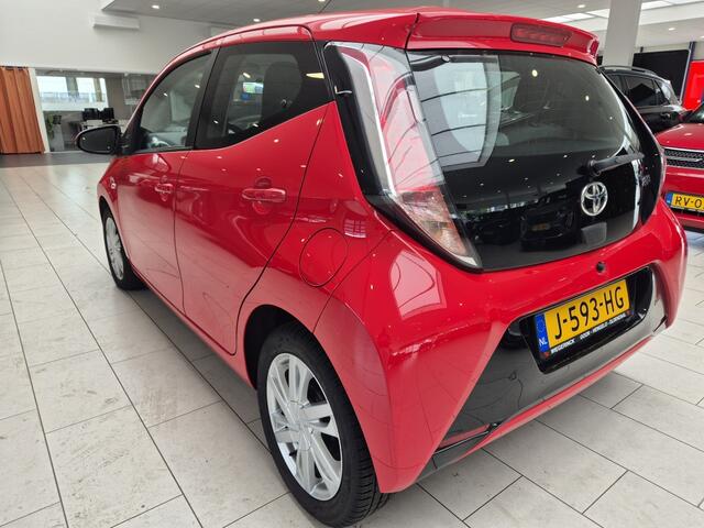 Toyota AYGO 1.0 VVT-i x-wave [CAMERA| ALLSEASON| NAVI| AIRCO]