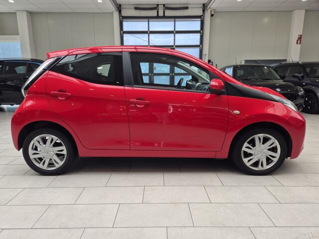 Toyota AYGO 1.0 VVT-i x-wave [CAMERA| ALLSEASON| NAVI| AIRCO]