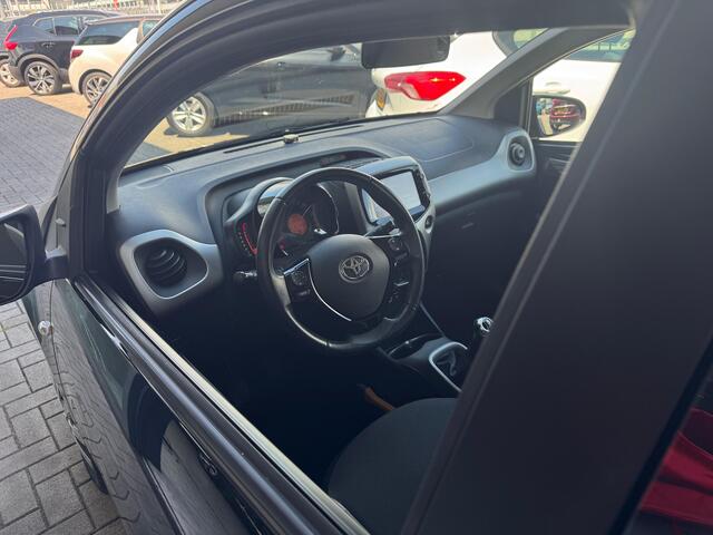 Toyota AYGO 1.0 VVT-i x-play NAVI | AIRCO | 5 DEURS