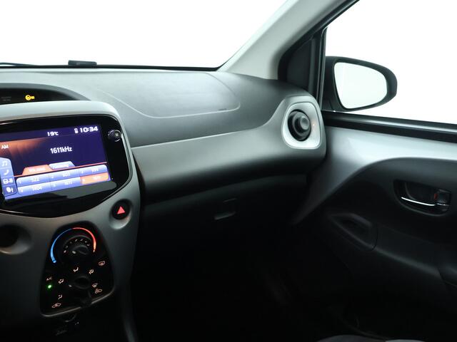 Toyota AYGO 1.0 VVT-i X-Play | Apple CarPlay | Android Auto |