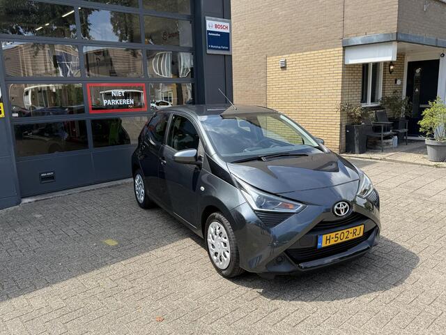 Toyota AYGO 1.0 VVT-i x-play Automaat / Airco/ Apple carplay/ Camera/ LED