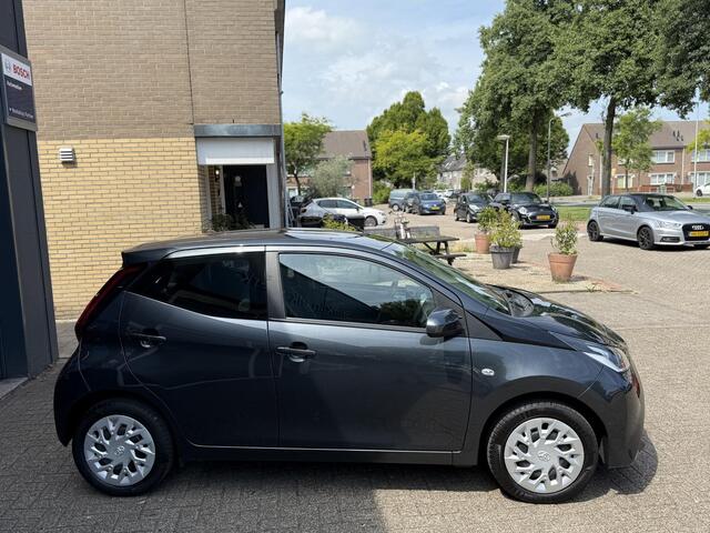 Toyota AYGO 1.0 VVT-i x-play Automaat / Airco/ Apple carplay/ Camera/ LED