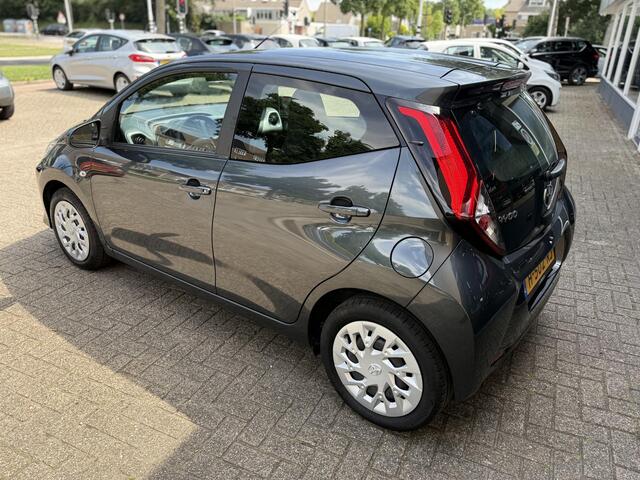 Toyota AYGO 1.0 VVT-i x-play Automaat / Airco/ Apple carplay/ Camera/ LED