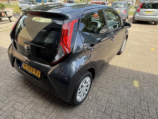 Toyota AYGO 1.0 VVT-i x-play Automaat / Airco/ Apple carplay/ Camera/ LED