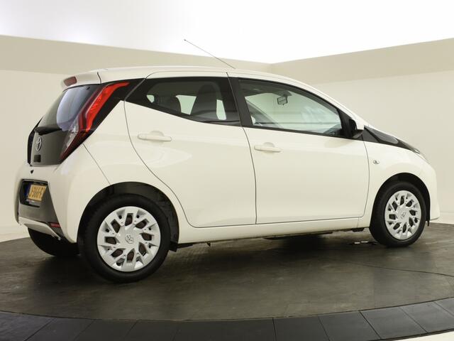 Toyota AYGO 1.0 VVT-i x-play | Carplay | Camera | Led