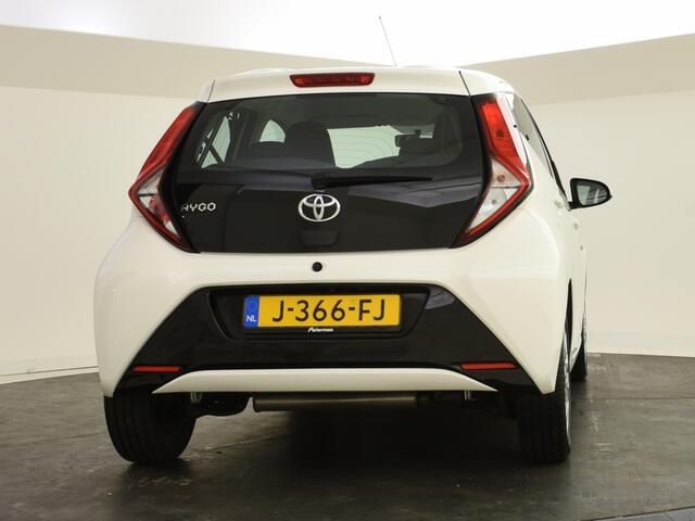Toyota AYGO 1.0 VVT-i x-play | Carplay | Camera | Led