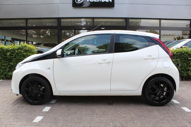 Toyota AYGO 5-deurs 1.0 VVT-i x-play | Rijklaar | LM velgen | Airco | Apple/Android | Camera | Bluetooth | Dealer onderhouden