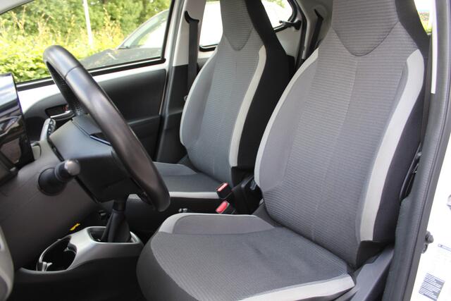 Toyota AYGO 5-deurs 1.0 VVT-i x-play | Rijklaar | LM velgen | Airco | Apple/Android | Camera | Bluetooth | Dealer onderhouden