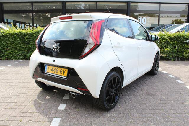 Toyota AYGO 5-deurs 1.0 VVT-i x-play | Rijklaar | LM velgen | Airco | Apple/Android | Camera | Bluetooth | Dealer onderhouden