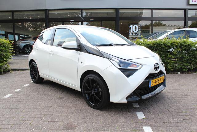 Toyota AYGO 5-deurs 1.0 VVT-i x-play | Rijklaar | LM velgen | Airco | Apple/Android | Camera | Bluetooth | Dealer onderhouden