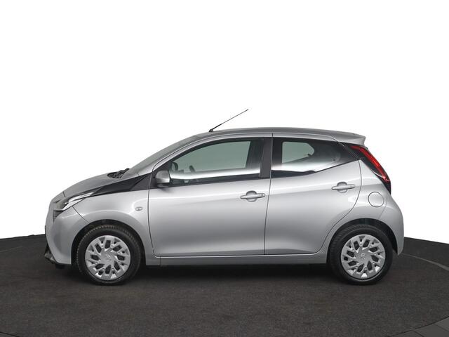 Toyota AYGO 1.0 VVT-i x-play | Achteruitrijcamera | Airconditioning |