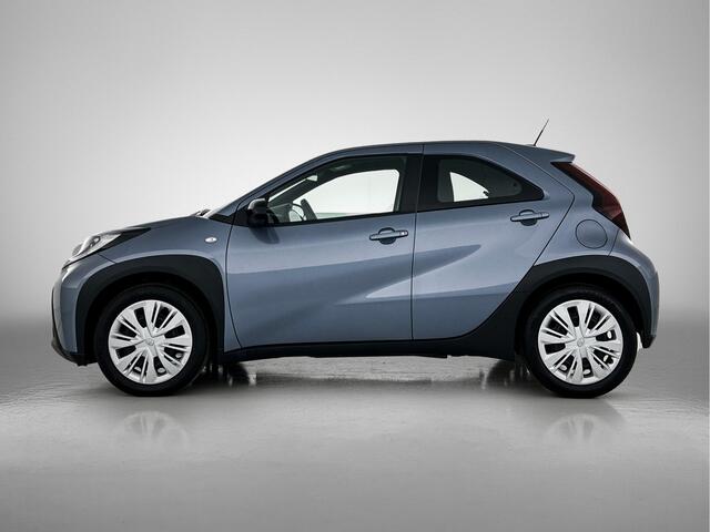 Toyota AYGO X 1.0 VVT-i MT Play | Metallic lak | Apple Carplay | Adaptive Cruise control | Airconditioning |