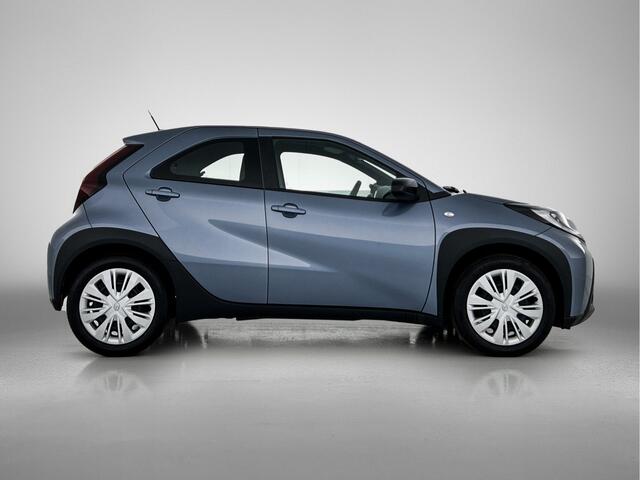Toyota AYGO X 1.0 VVT-i MT Play | Metallic lak | Apple Carplay | Adaptive Cruise control | Airconditioning |