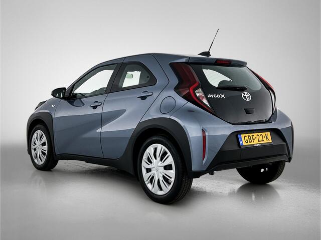 Toyota AYGO X 1.0 VVT-i MT Play | Metallic lak | Apple Carplay | Adaptive Cruise control | Airconditioning |
