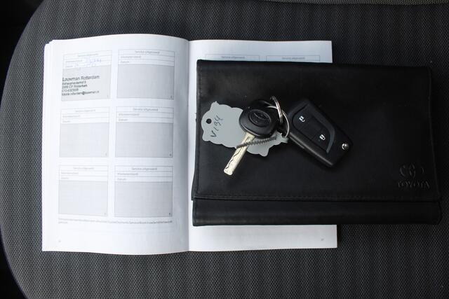 Toyota AYGO 1.0 VVT-i x-play Airco/Achteruitrijcamera/Apple carplay/Bluetooth/DAB+/Toerenteller/Multifunctioneel stuurwiel/Elektrische ramen/Elektrisch verstelbare spiegels.