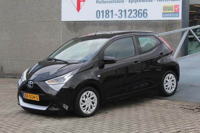 Toyota AYGO 1.0 VVT-i x-play Airco/Achteruitrijcamera/Apple carplay/Bluetooth/DAB+/Toerenteller/Multifunctioneel stuurwiel/Elektrische ramen/Elektrisch verstelbare spiegels.
