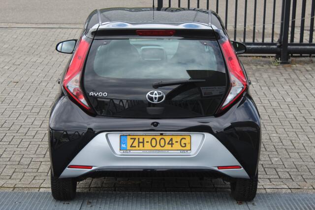 Toyota AYGO 1.0 VVT-i x-play Airco/Achteruitrijcamera/Apple carplay/Bluetooth/DAB+/Toerenteller/Multifunctioneel stuurwiel/Elektrische ramen/Elektrisch verstelbare spiegels.