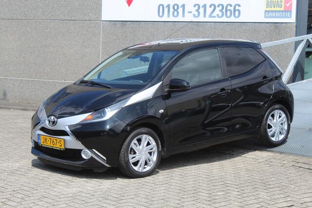 Toyota AYGO 1.0 VVT-i x-sport Lage originele kilometerstand/Airco/Achteruitrijcamera/Apple carplay/Bluetooth/Toerenteller/Lane assist/Multifunctioneel stuurwiel/Elektrische ramen/Elektrisch verstelbare spiegels/15'' Lichtmetalen velgen.