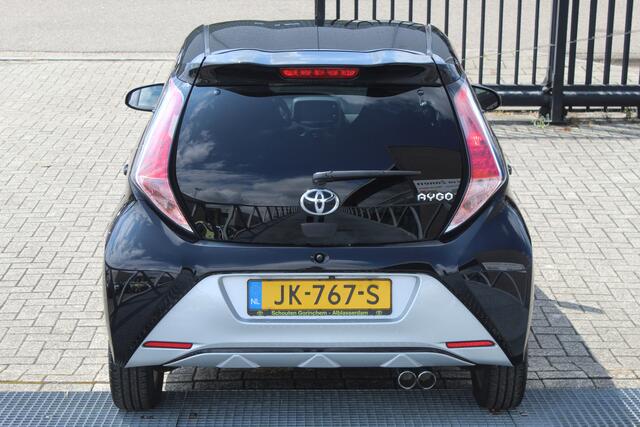 Toyota AYGO 1.0 VVT-i x-sport Lage originele kilometerstand/Airco/Achteruitrijcamera/Apple carplay/Bluetooth/Toerenteller/Lane assist/Multifunctioneel stuurwiel/Elektrische ramen/Elektrisch verstelbare spiegels/15'' Lichtmetalen velgen.