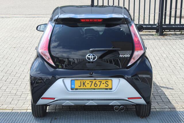 Toyota AYGO 1.0 VVT-i x-sport Lage originele kilometerstand/Airco/Achteruitrijcamera/Apple carplay/Bluetooth/Toerenteller/Lane assist/Multifunctioneel stuurwiel/Elektrische ramen/Elektrisch verstelbare spiegels/15'' Lichtmetalen velgen.