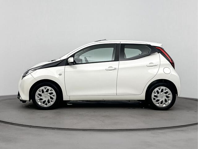 Toyota AYGO 1.0 VVT-i x-play | Aircondtioning | Camera | Cruise control |