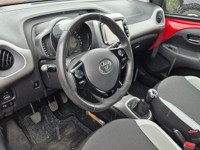 Toyota AYGO 1.0 VVT-i x-play WORDT VERWACHT !! | Airco | Camera | Navigatie | Elektrisch verstelbare buitenspiegels | Mooie Lage Kilometerstand met NAP |