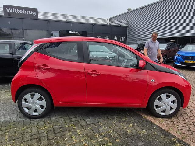 Toyota AYGO 1.0 VVT-i x-play WORDT VERWACHT !! | Airco | Camera | Navigatie | Elektrisch verstelbare buitenspiegels | Mooie Lage Kilometerstand met NAP |