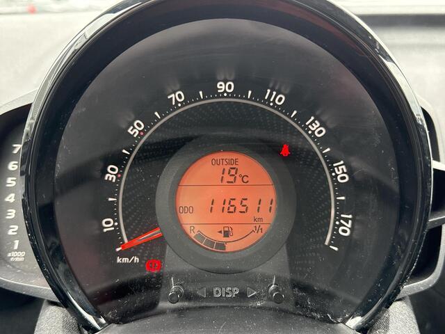 Toyota AYGO 1.0 VVT-i x-play **AIRCO/ BEGRENZER/ PARKEERCAMERA/ GARANTIE**
