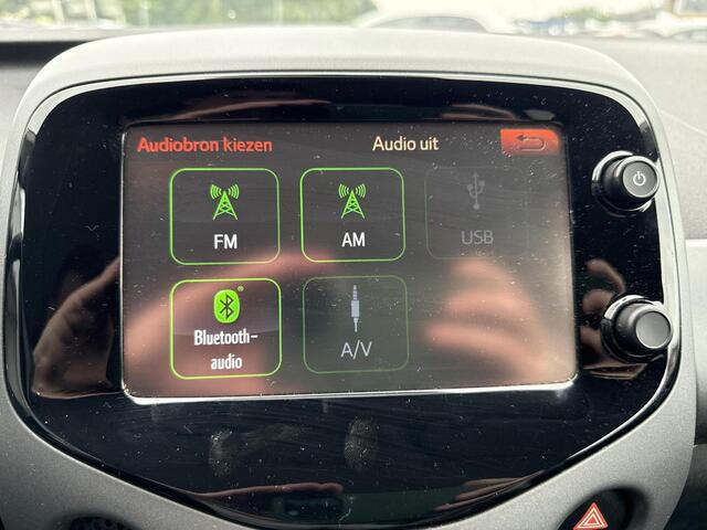Toyota AYGO 1.0 VVT-i x-play **AIRCO/ BEGRENZER/ PARKEERCAMERA/ GARANTIE**