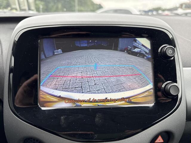 Toyota AYGO 1.0 VVT-i x-play **AIRCO/ BEGRENZER/ PARKEERCAMERA/ GARANTIE**