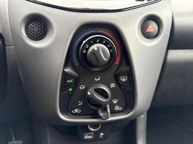 Toyota AYGO 1.0 VVT-i x-play **AIRCO/ BEGRENZER/ PARKEERCAMERA/ GARANTIE**