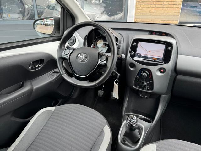 Toyota AYGO 1.0 VVT-I X-PLAY LIMITED 5-DRS AIRCO/NAVI/LED/CAMERA/NL-AUTO/1E EIG.