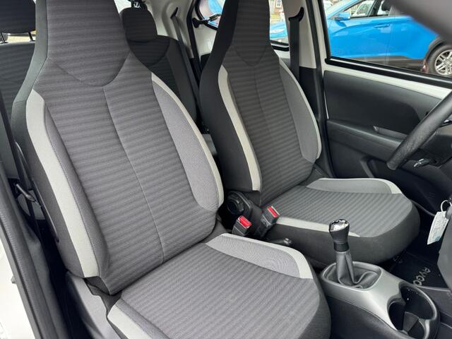 Toyota AYGO 1.0 VVT-I X-PLAY LIMITED 5-DRS AIRCO/NAVI/LED/CAMERA/NL-AUTO/1E EIG.