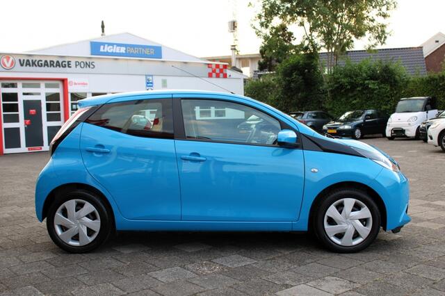 Toyota AYGO 1.0 VVT-i x-nav | NLauto |
