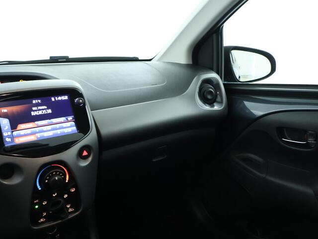 Toyota AYGO 1.0 VVT-i x-play | Automaat | Unieke km-stand |