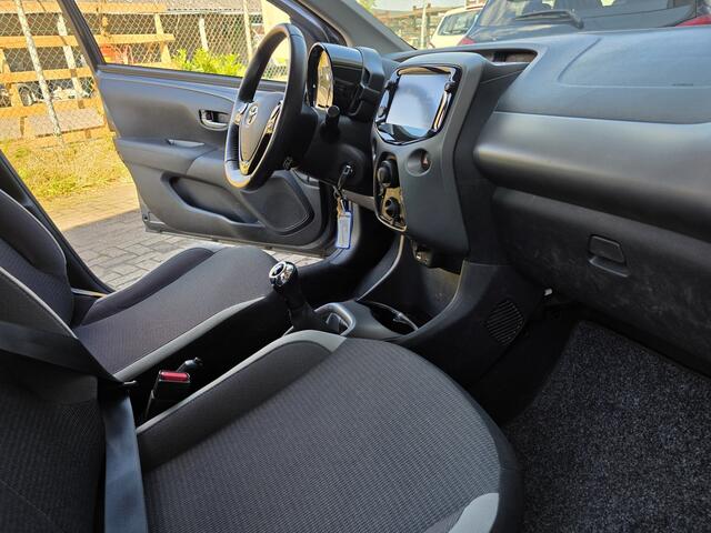 Toyota AYGO 1.0 VVT-i x-play AUT! 1e Eig! Camera! Carplay! VERWACHT!!