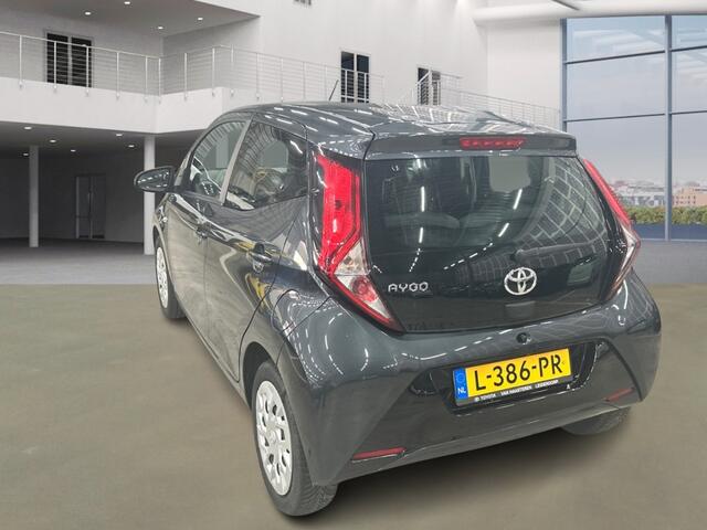 Toyota AYGO 1.0 VVT-i x-play AUT! 1e Eig! Camera! Carplay! VERWACHT!!
