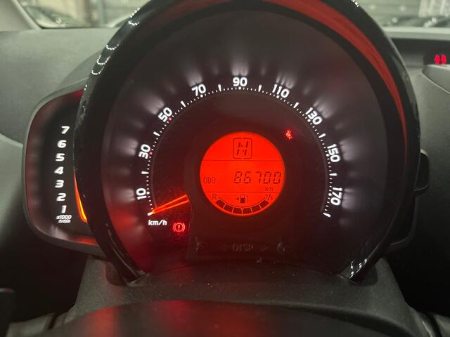 Toyota AYGO 1.0 VVT-i x-play AUT! 1e Eig! Camera! Carplay! VERWACHT!!
